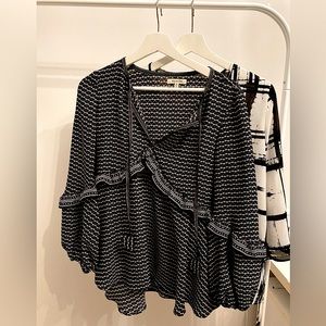 Hi! I am selling this beautiful max studio blouse. WONDERFUL condition!